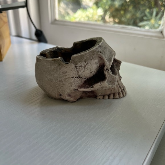 SKULL ASH TRAY - Picture 4 of 4